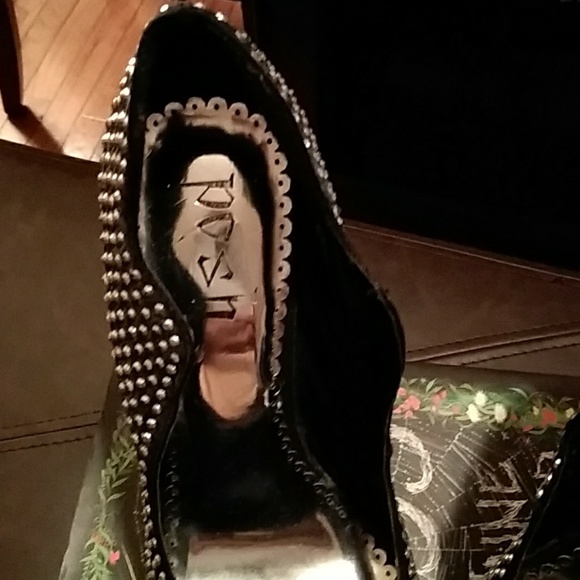 Shoes - Picture 7 of 8